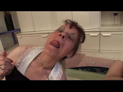 ❤️ Duo aviam et unum avum habent threesome Sluts apud nos