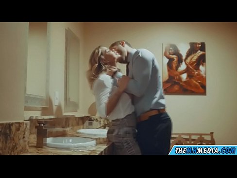 ❤️ Cum busty flava seducit in latrinae publicae Sluts apud nos